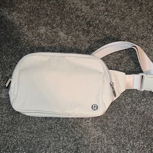 Lululemon 2L belt bag